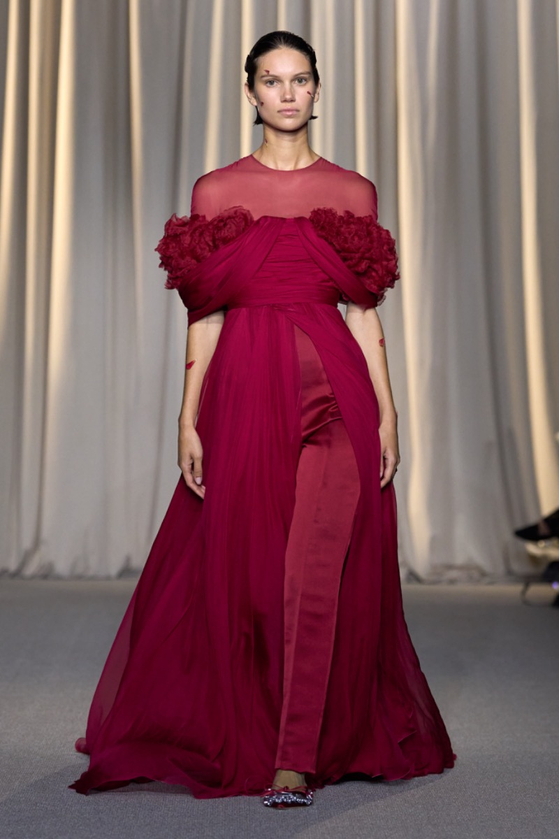 Paris: Giambattista Valli Haute Couture Automne Hiver 2024-2025